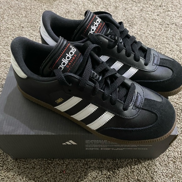 Adidas Samba in black/white color way. In men’s size 5.5/ women’s size 7 - Picture 2 of 6